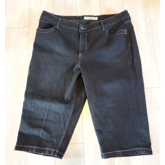 Chico's Platinum 3 Black Women's Denim Capri Jeans Long‎ Shorts Pockets Button - Picture 1 of 6